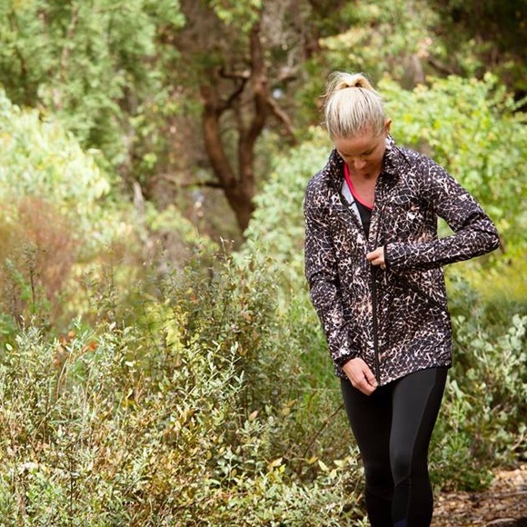 Lightweight jacket - Picture 3 of 17